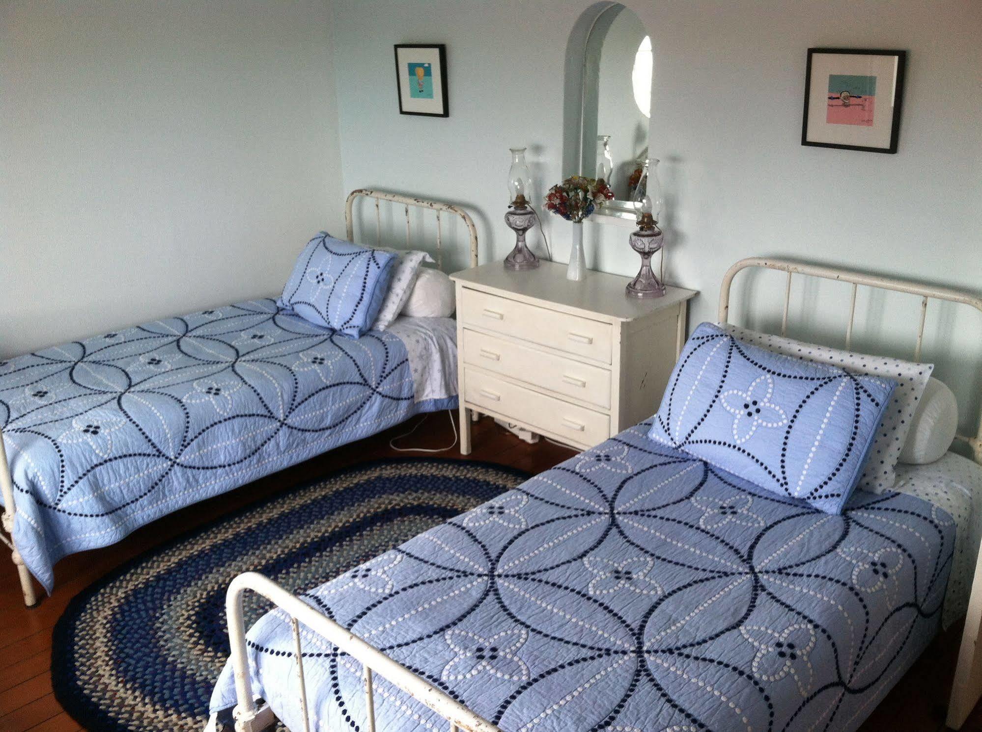 Blue On Blue Bed And Breakfast St James 외부 사진