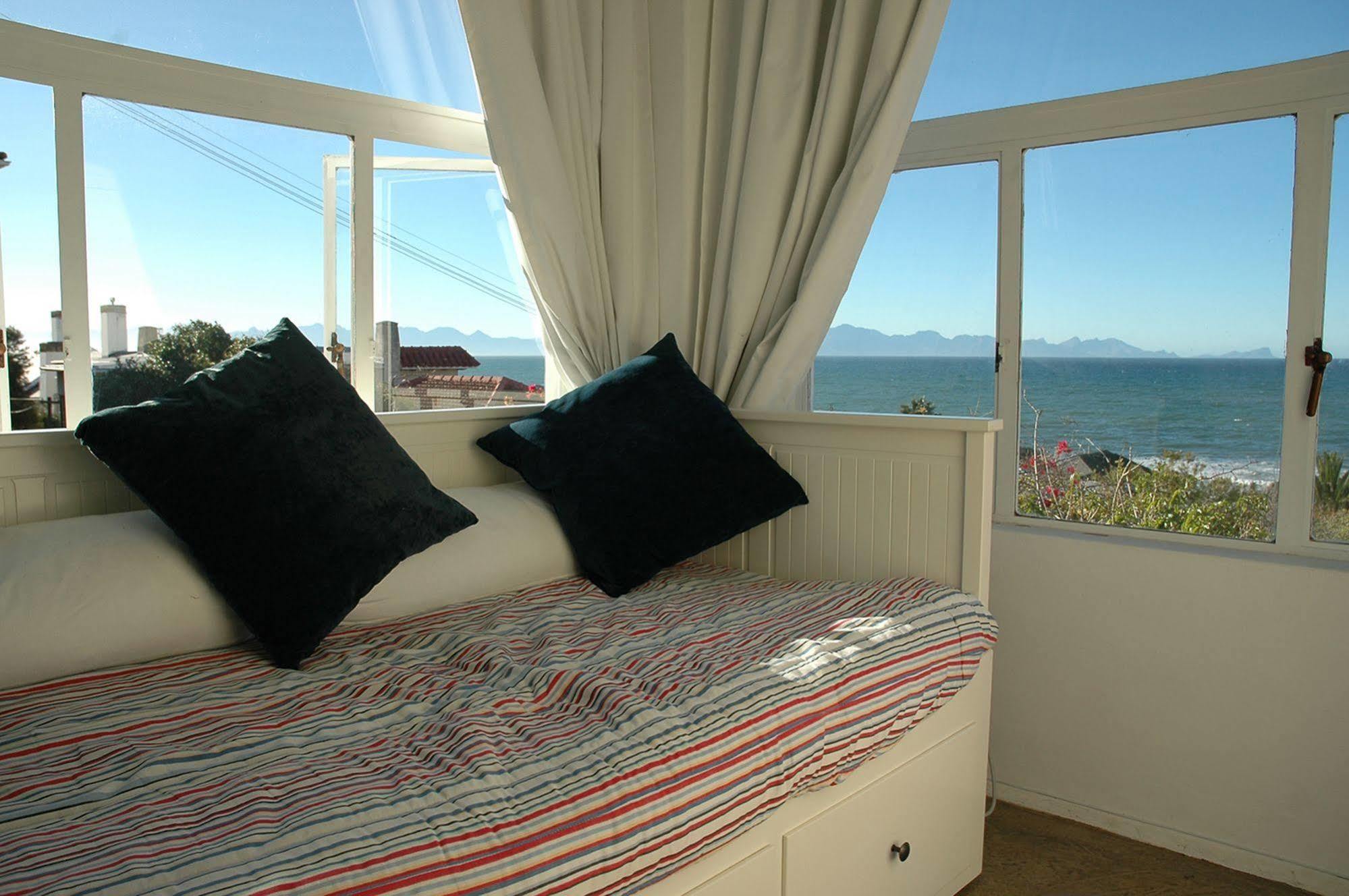 Blue On Blue Bed And Breakfast St James 외부 사진